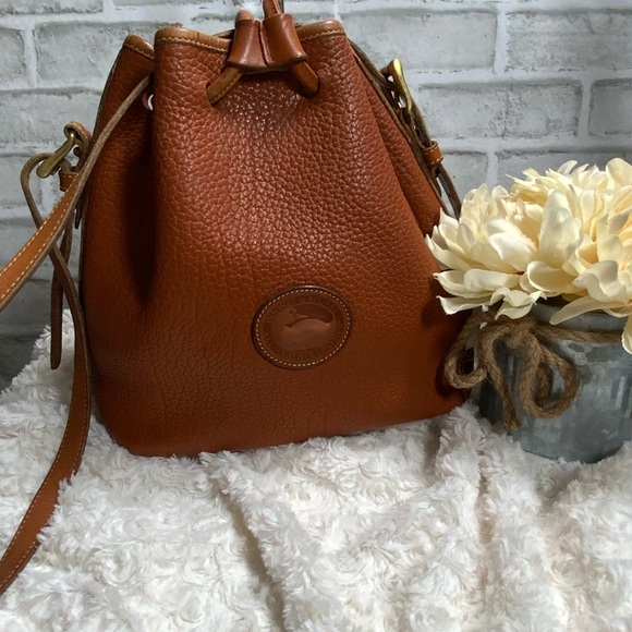Dooney & Bourke Handbags - Vintage Dooney & Bourke Tan Leather Bucket Shoulder Bag
